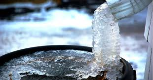Frozen_rain_barrel